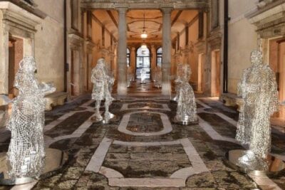 Anime di Venezia, una nuova opera d’arte in onore del 700° anniversario della morte di Marco Polo e alla 60ma Biennale d’Arte, esposta dal 20 aprile al 15 settembre 2024 a Venezia da Lorenzo Quinn
