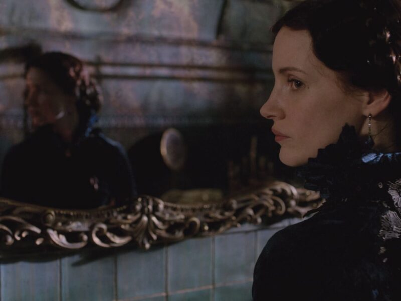 Crimson Peak: Another Aesthetic Delight from Guillermo del Toro