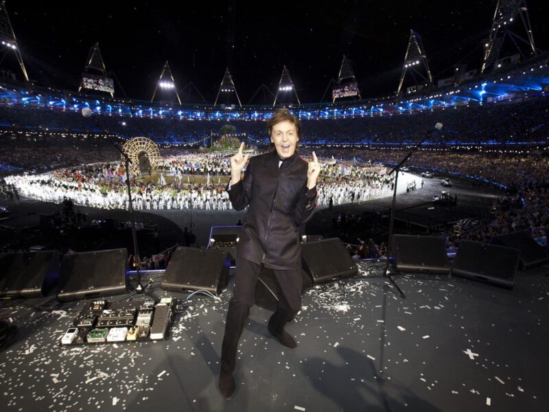 Sotheby’s Să Liciteze Ghetele Purtați de Paul McCartney la Ceremonia de Deschidere a Olimpiadei din 2012 pentru a Strânge Fonduri pentru Meat Free Monday – În Sărbătoarea Aniversării de 15 Ani