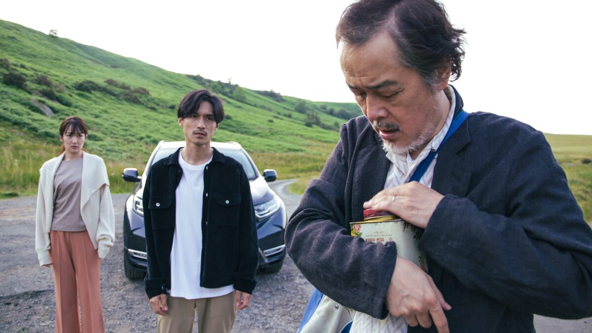 “Cottontail” Crítica do Filme: Uma Emocionante História Sobre o Tempo e as Relações Familiares