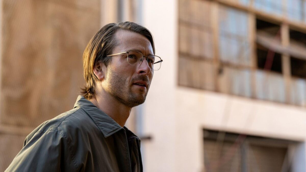 Assassino Profissional: Uma comédia inteligente com uma atuação brilhante de Glen Powell