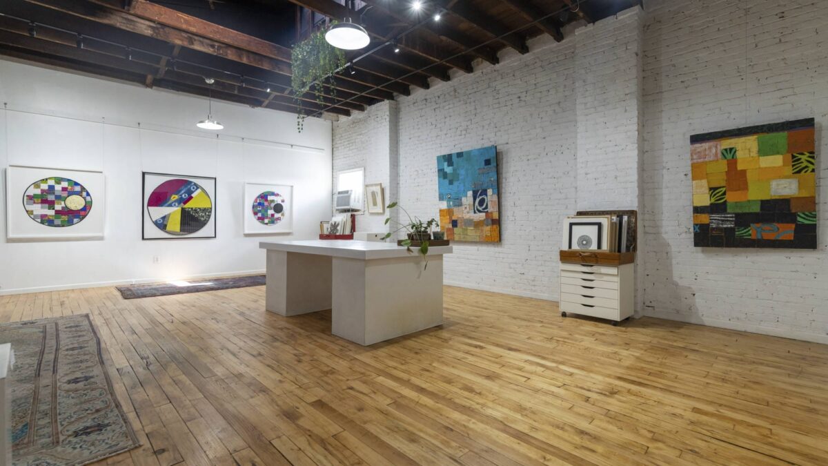 ‘Knit, Restored, Woven, Healed’: Una Exhibición Internacional en la Morton Fine Arts