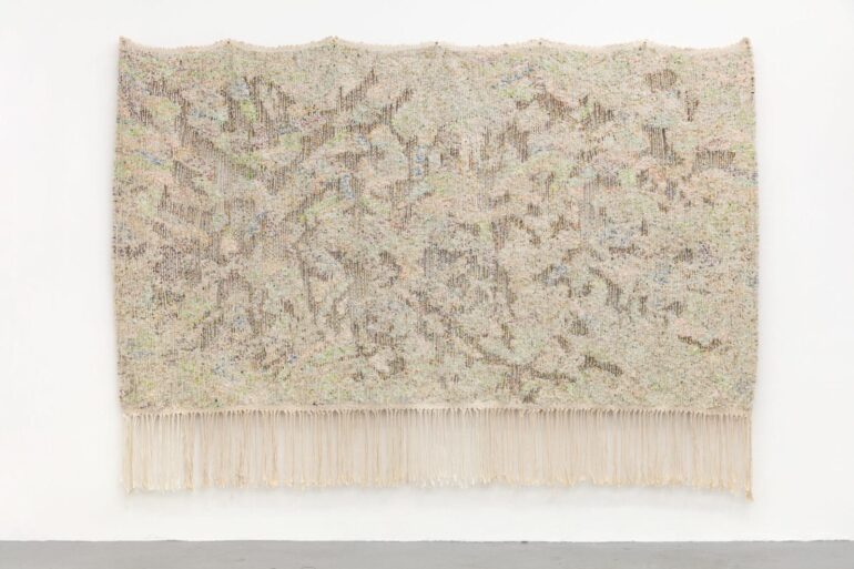 イグシャン・アダムズ:「Weerhoud」ヘップワース・ウェイクフィールドで華やかに開催