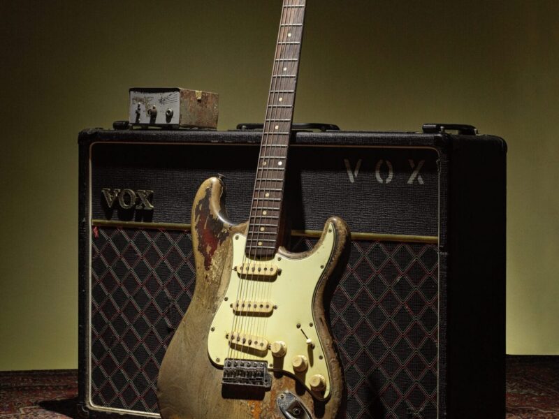 罗瑞·加拉赫尔拥有的全球最知名的芬达·斯特拉托卡斯特吉他将于10月在邦瀚斯拍卖