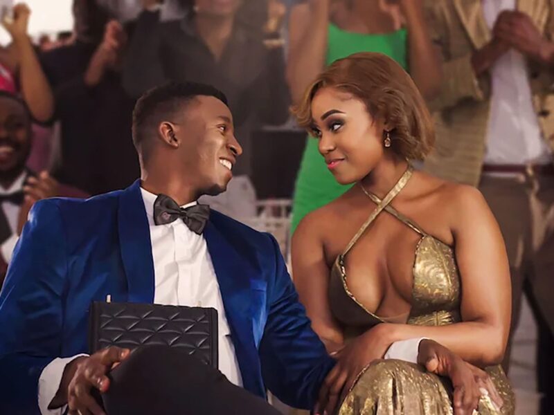 “El precio de la novia” película sudafricana en Netflix: una comedia de enredo de sinvergüenzas que caen en las redes del amor