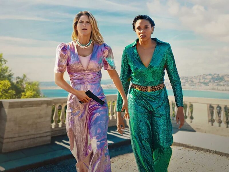 “나이스 걸스” 넷플릭스 영화: 복고풍 유머가 담긴 재미있는 프랑스 영화