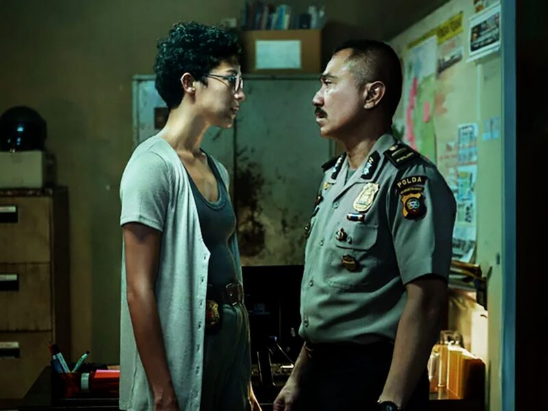 「やがて、霞立ち込めて」Netflixのインドネシアからのスリラー：謎の物語と多くの警察の緊張。