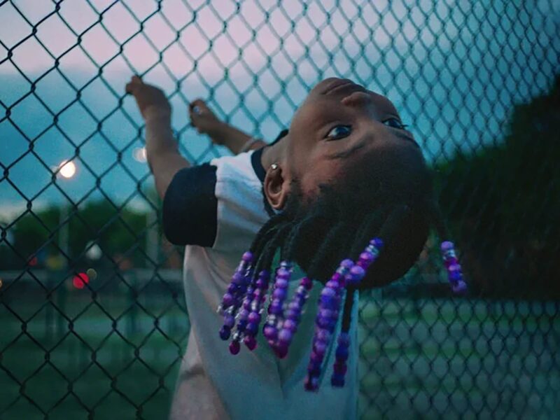 “아빠와 딸의 춤” – 넷플릭스 다큐멘터리: 교도소 센터에서 아버지와 딸이 함께 추는 댄스