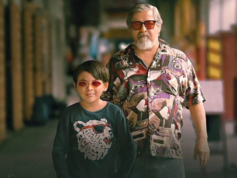 “롤로와 키드” 넷플릭스 영화: 세상에서 길을 잃은 할아버지와 손자에 대한 매력적인 이야기