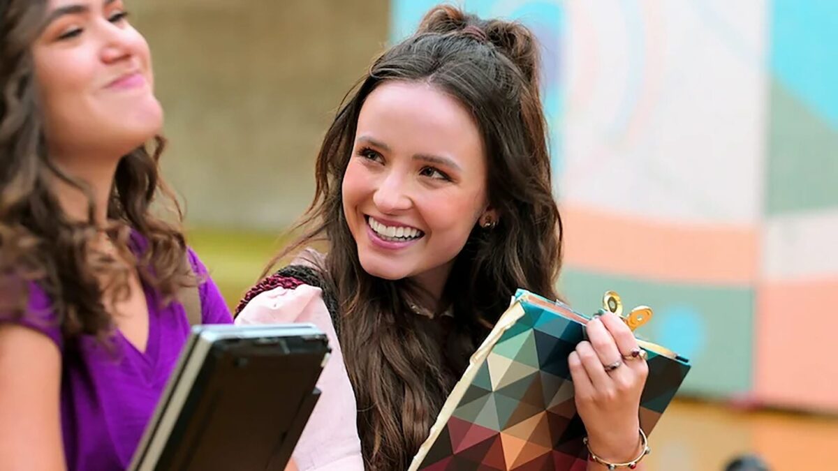 A terceira temporada da série da Netflix “De Volta aos 15” aborda a viagem no tempo, desta vez em um ambiente universitário