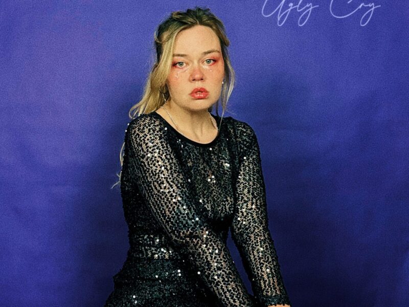 Theresa Rex 发布新单曲《Ugly Cry》： 一首令人难以抗拒的混乱女孩之歌