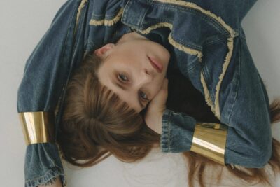 La sensazione pop danese MAGLY abbraccia la vulnerabilità con il nuovo singolo ‘Honesty’