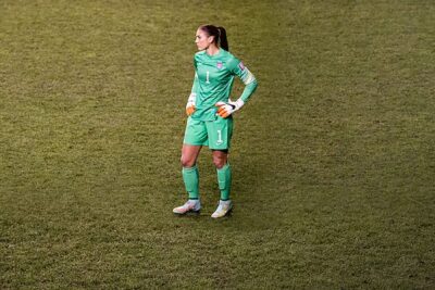 « Hope Solo, gardienne indomptable » – Un documentaire Netflix passionnant : Hope Solo, incontestablement la plus grande gardienne de but du monde. Peut-être la meilleure gardienne de tous les temps