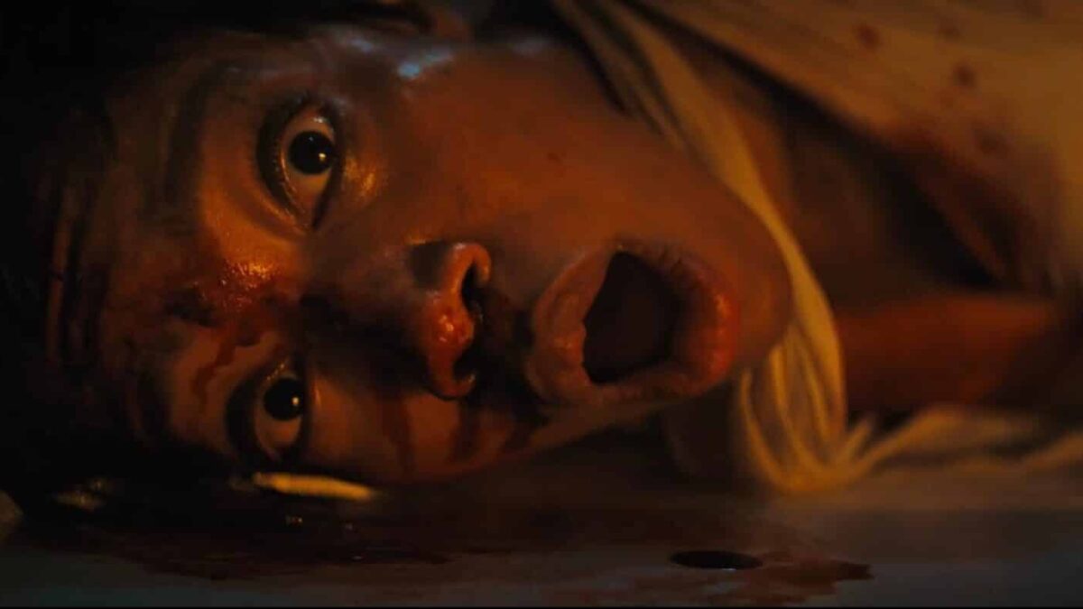 “블링크 트와이스”-영화 리뷰 : 그 방향이 놀라운 풍자 스릴러