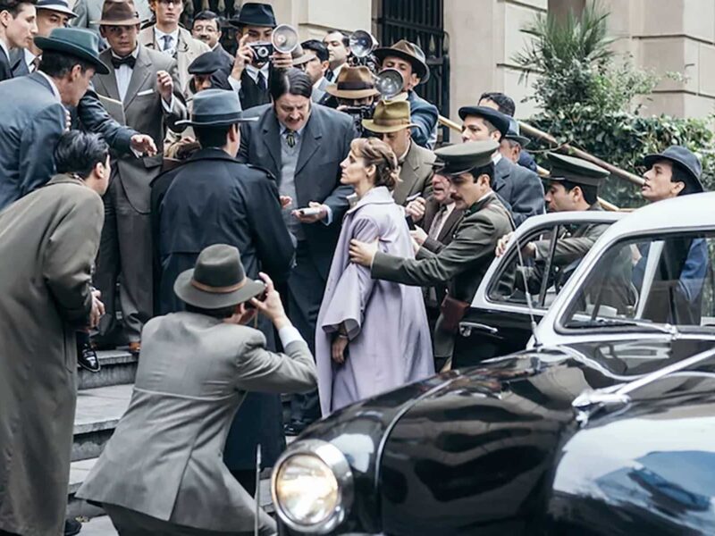 “그 여자의 집” – 넷플릭스 영화: 고전적인 스릴러를 넘어 친밀하고 사교적이며 심오한 여성 초상화