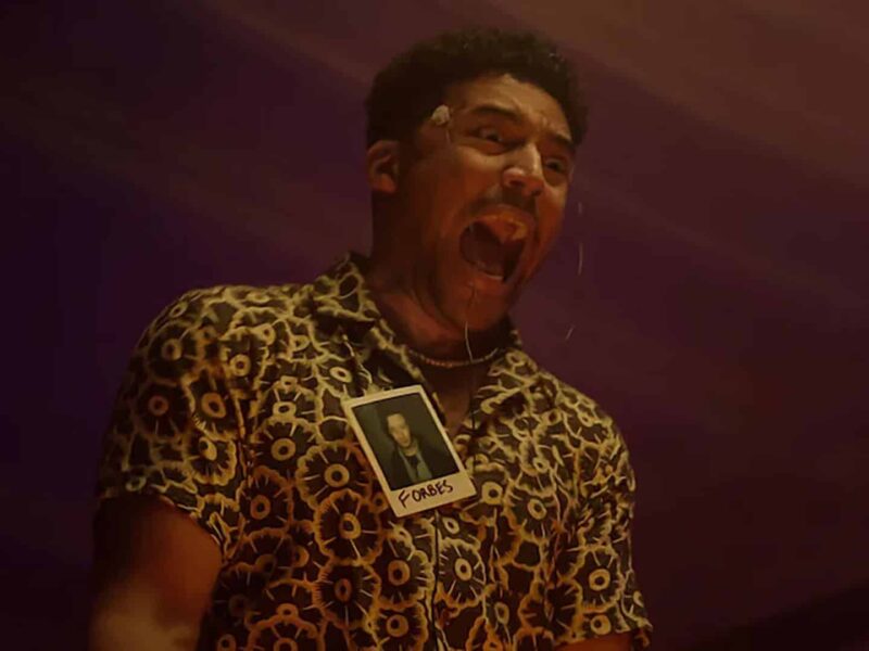 “왓츠 인사이드” 넷플릭스 스릴러: 몸 바꾸기에 관한 흥미진진하고 혼란스럽고 흥미로운 이야기