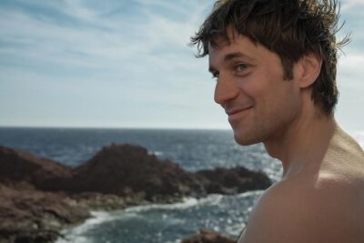 《自由》——Prime Video 上的一部浪漫色彩的劫匪惊悚片