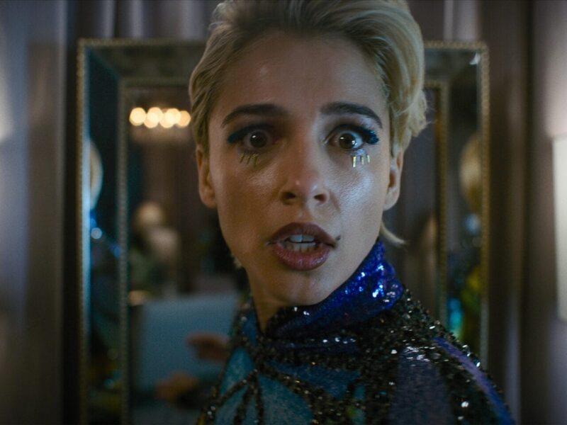 再び「Smile 2」にて最も不気味な笑顔が戻ってきた