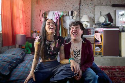 “눈먼 세상에서 스탠드업”: 알렉시스가 산뜻한 유머로 가득한 두 번째 시즌으로 넷플릭스로 돌아옵니다.