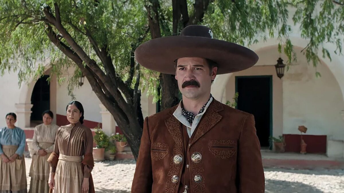 「ペドロ・パラモ」 – Netflixで観られる映画：死と家族の幽霊に関する詩的で哀愁漂う視点