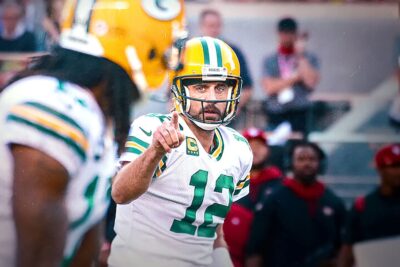「亞倫羅傑斯：謎之四分衛」 Netflix 上有一部關於 Aaron Rodgers 的紀錄片，以及他非常特殊的傷病復原方式