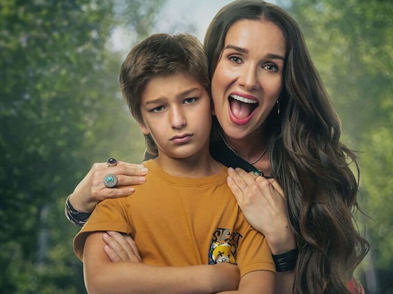 ナタリア・オレイロ主演「ママはキャンプ・クラッシャー」：平凡ながらも楽しめる家族向けコメディー