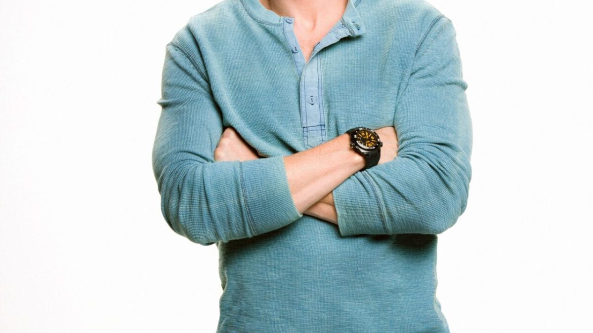 Joel McHale Apresentará o 52º Saturn Awards