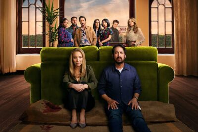 넷플릭스, 리사 쿠드로우와 함께하는 시리즈 ‘완벽한 우리집으로’ 공개: 영리하고 정통하며 스릴러적 반전이 있는 시리즈