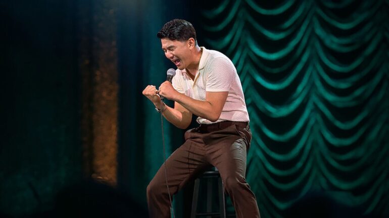 Ronny Chieng estreia novo especial de comédia na Netflix