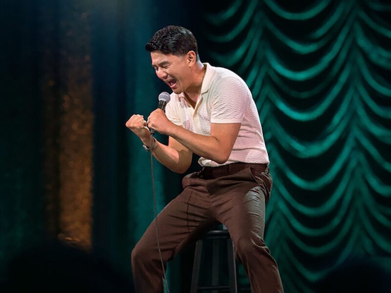 Netflixで『ロニー・チェンの嫌いだけど放っておけない!』 – 猛スピードのコメディ