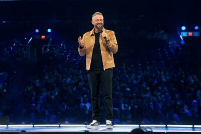 ネイト・バーガッツェが贈る、笑いと温もりの家族コメディ