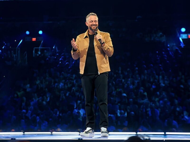 ネイト・バーガッツェが贈る、笑いと温もりの家族コメディ