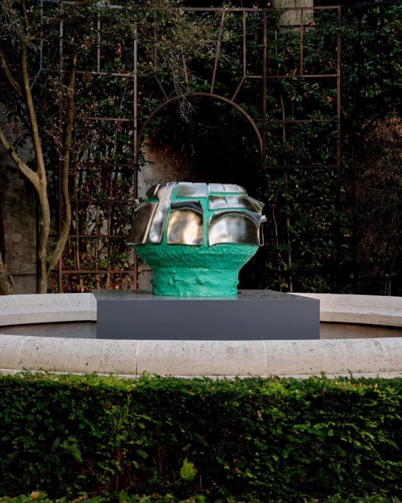 다카로 쿠와타: 전통과 현대의 융합, 살롱 94에서 펼쳐지다