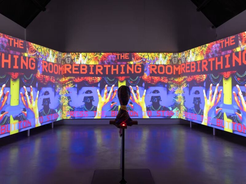 새로운 시작을 탐구하는 예술: 퍼블릭 갤러리의 “00:00:01” 전시회