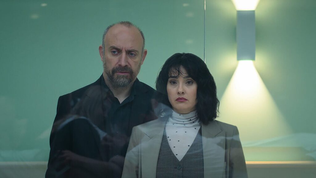 넷플릭스의 새로운 로맨틱 코미디 “사랑을 앓는 사람들”: 장르의 틀을 깨는 신선한 시도