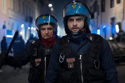 “ACAB: La Serie”: La Nuova Serie Netflix che Svela la Vita dei Poliziotti Antisommossa di Roma