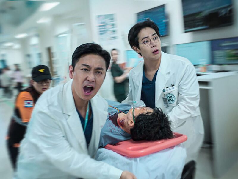 Netflix新剧《外伤重症中心》:现代韩流医疗剧的新尝试