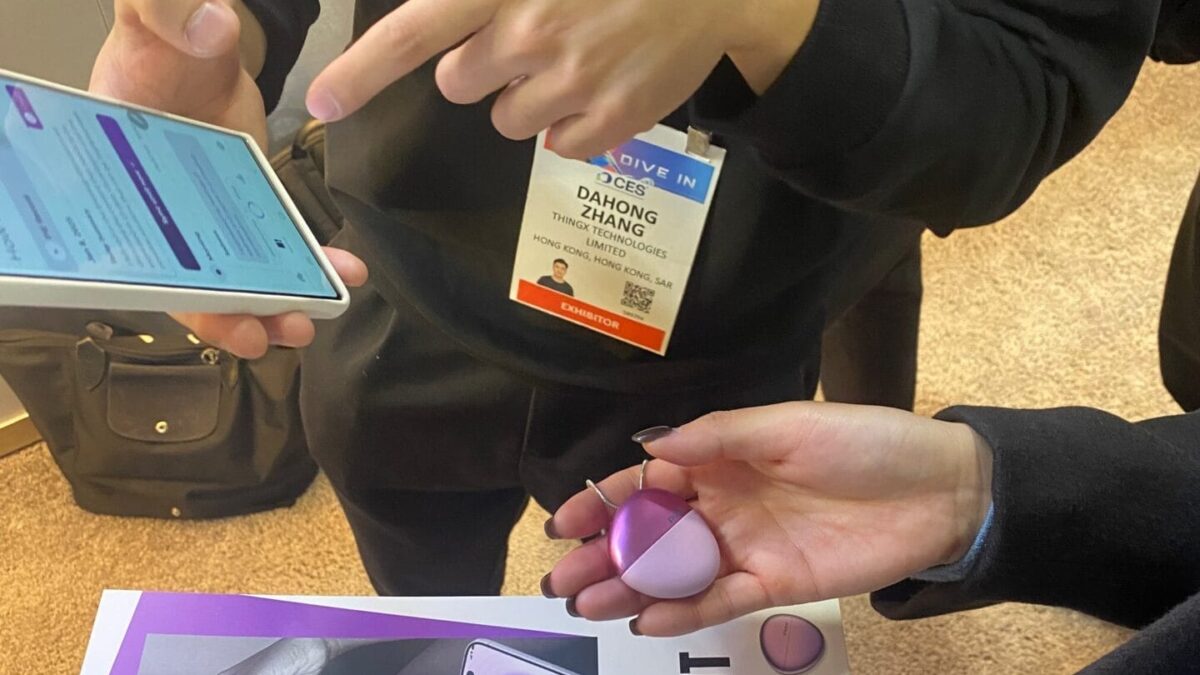 CES 2025で世界初のAI感情追跡ペンダント「PieX」が登場