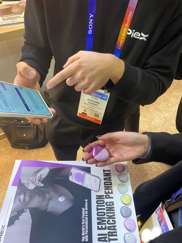 PieX: Il Primo Pendente AI per il Tracciamento delle Emozioni Debutta al CES 2025