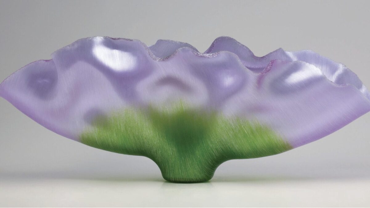 Toots Zynsky: Uma Jornada Artística de Cinco Décadas em Vidro