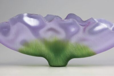 Toots Zynsky: O Călătorie prin Timp și Sticlă la Galeria Heller