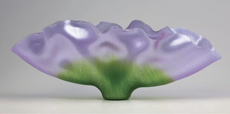 Toots Zynsky: Uma Jornada Artística de Cinco Décadas em Vidro