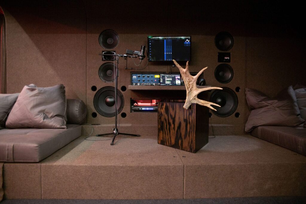 릭 오웬스 가구, 살롱 94 디자인에서 ‘백스테이지’ 전시회 개최