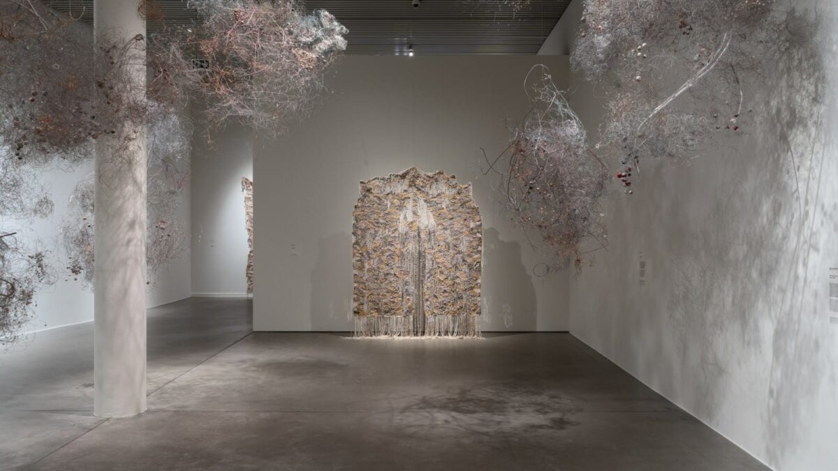 イグシャーン・アダムス、北欧初の大規模個展をARoS オーフス美術館で開催