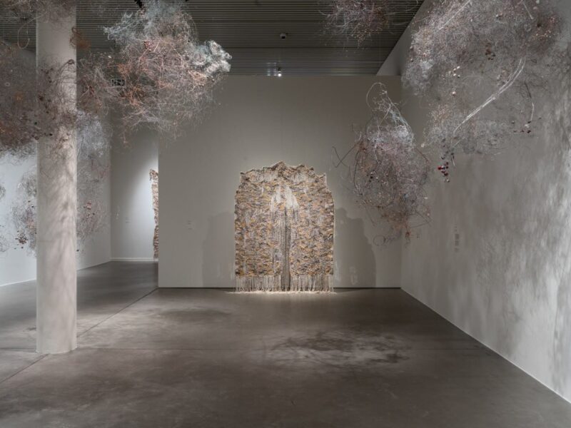 이샨 아담스의 ‘베어호우드’ 전시, 아로스 오르후스 미술관에서 개최