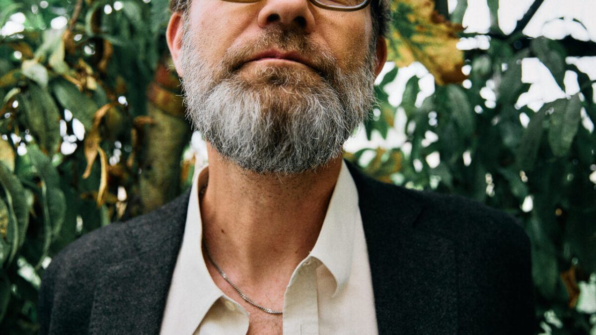 Mike Andersen Revela Single Íntimo de seu Décimo Álbum de Estúdio