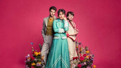 “Manuale per signorine”, una commedia romantica d’epoca su Netflix