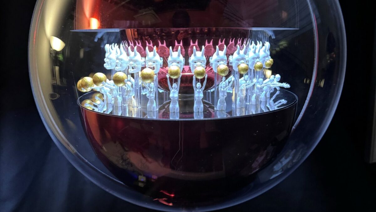 跨文化艺术视角：光的物质性探索