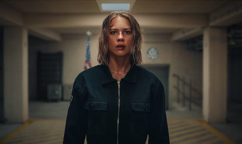 엑스테리토리얼: 잔 구르소, 넷플릭스 신작 액션 스릴러에서 미국 영사관 내 음모에 맞서 싸우다