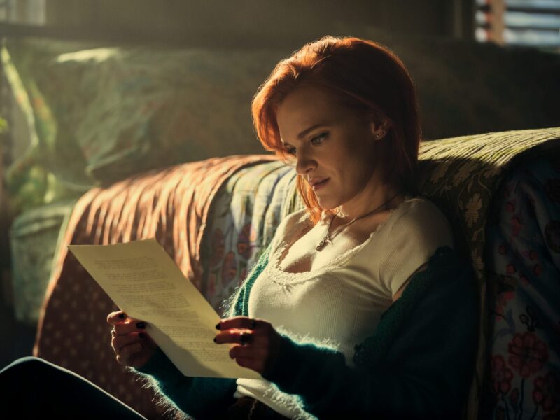 Madeline Brewer: Da ‘Orange Is the New Black’ e ‘A História de Uma Serva’ a ‘You’ e o Palco do West End